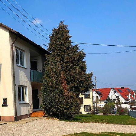 Ferienwohnungen / Ferienhaus Adelsried Екстер'єр фото